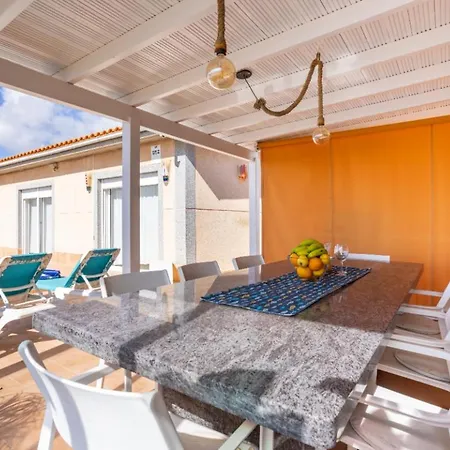 Casa Almendra: Oceanview Oasis With Private Pool And Family-friendly Amenities Holiday home La Listada
